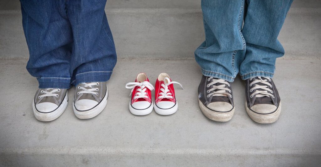 アラフォー無職の人が明日へ向かって前向きな一歩を踏み出すイメージ画像