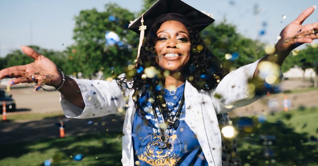 会社を辞めた後に前向きに成功へと進む人物たちのイメージ、準備と行動力が表情に現れている