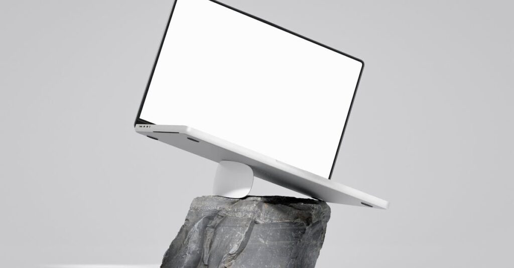 副業と本業の両立に悩む人が自分の働き方を見直している様子