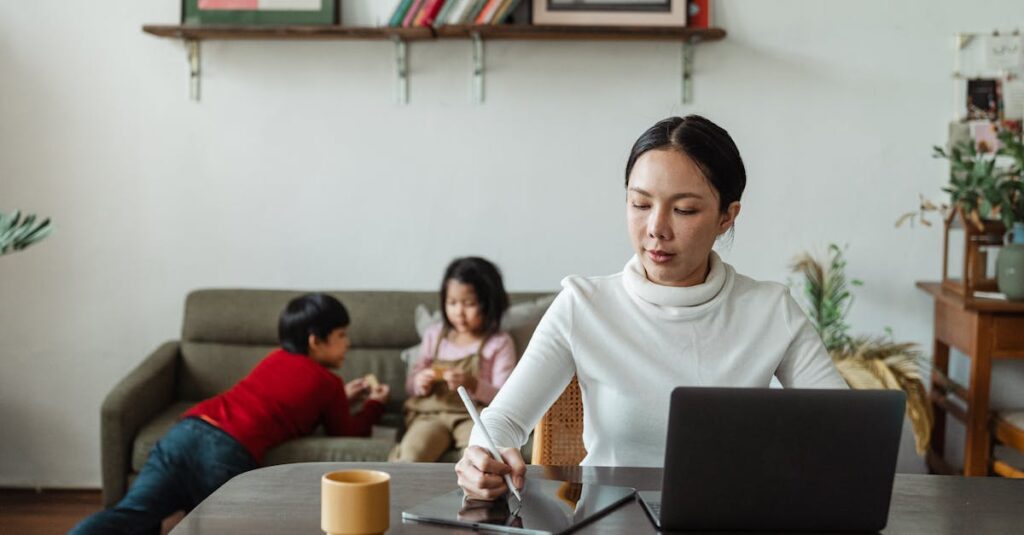 転職によって家族との時間を取り戻した40代男性の笑顔のイメージ