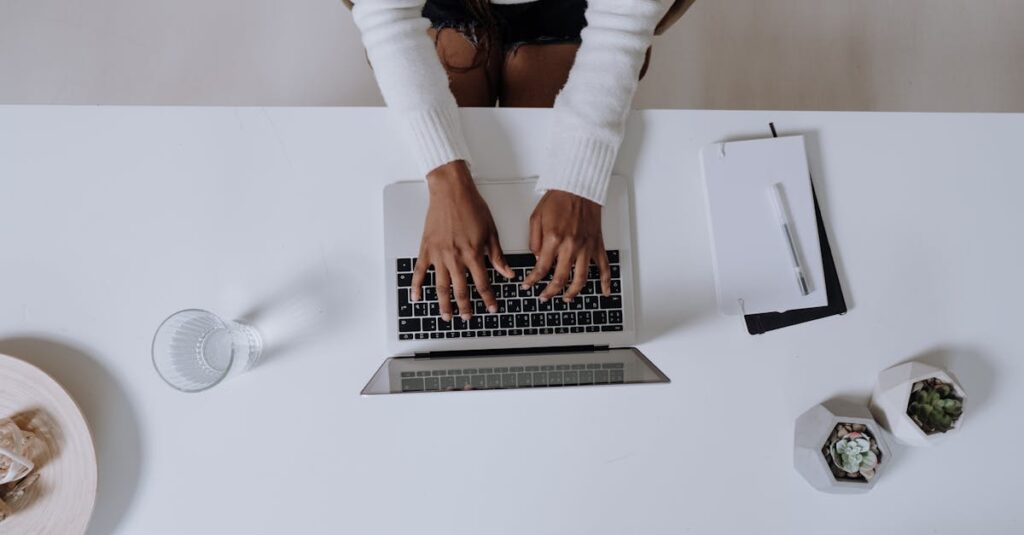 英語副業で稼ぐためのステップや進化の流れを図解したイメージ