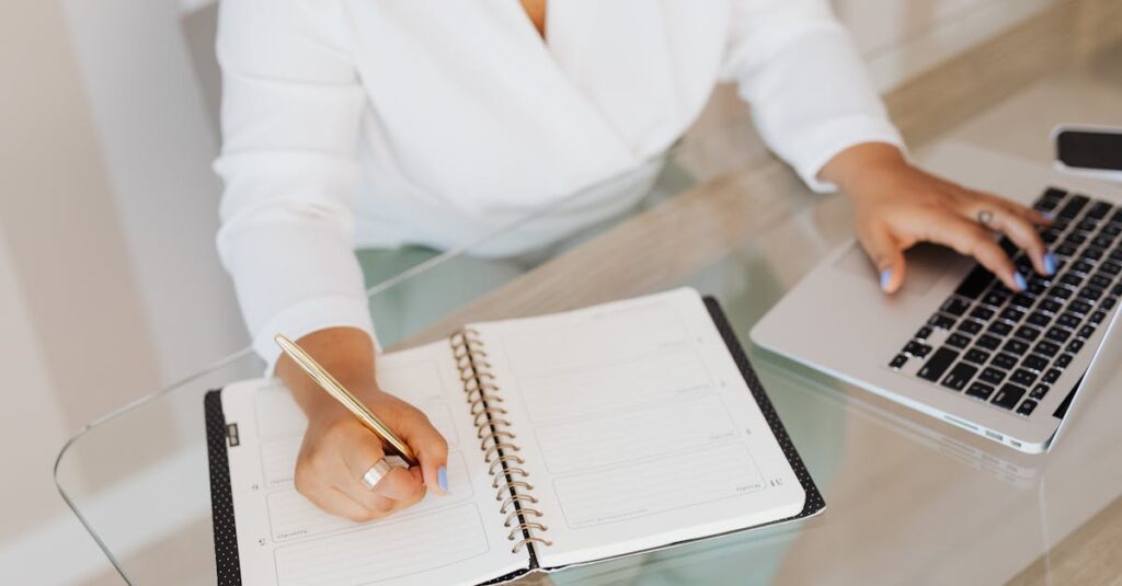 副業を安定させるために使えるスキルアップツールやプラットフォームのイメージ図