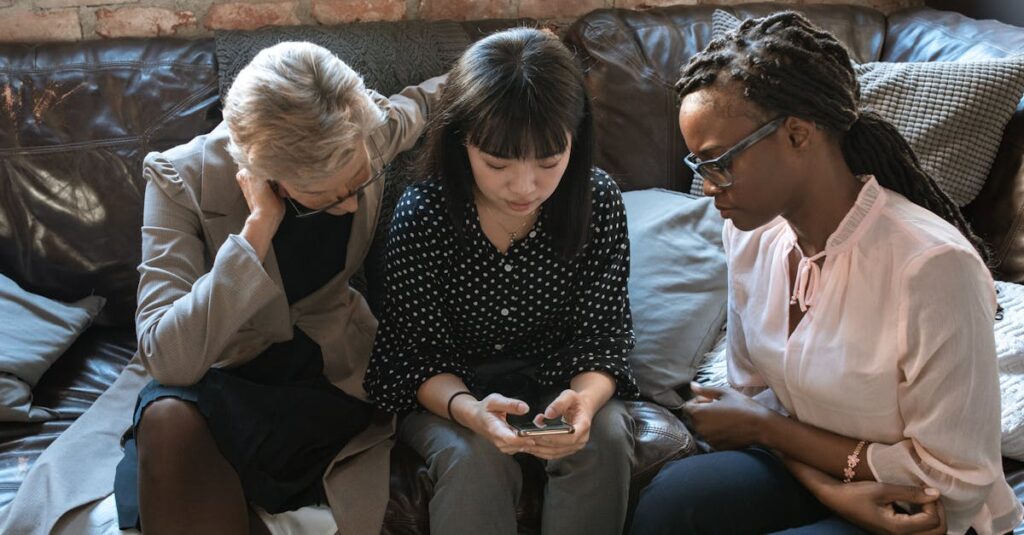 困難を乗り越えて人生を変えた人々の成功エピソードを象徴するイメージ