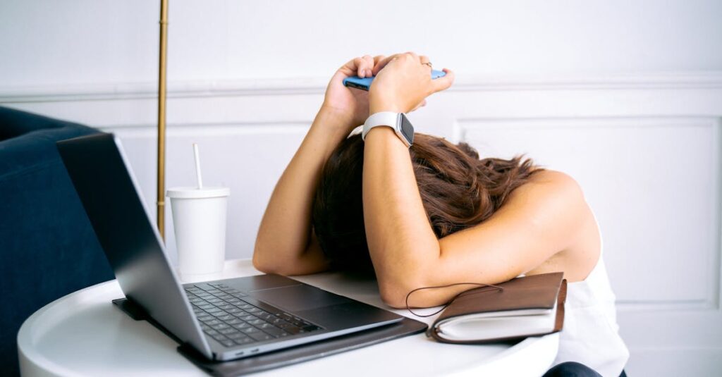 副業と転職の両立に悩み、うまくいかないことが普通であると気づいたビジネスパーソン