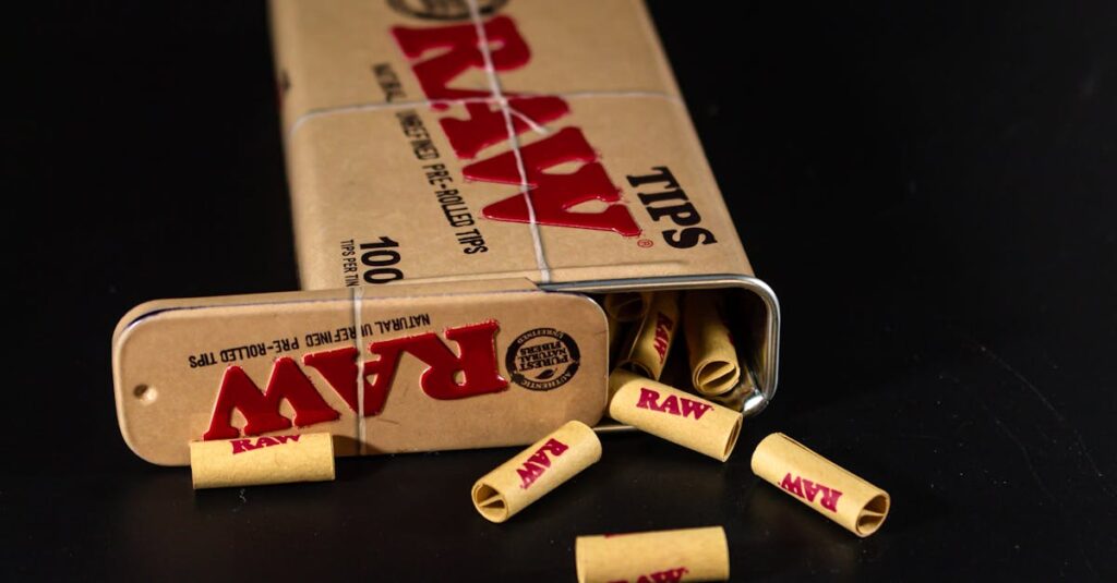 パソコンの前で自己紹介動画を撮影している女性英語講師のブランディング風景