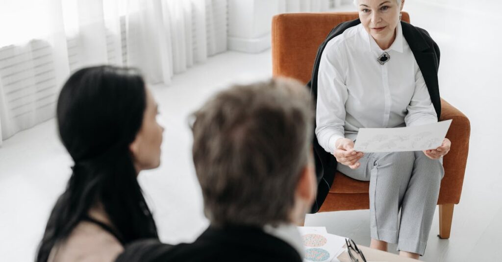 40代で再就職に向けてスキルや資格を勉強している男性の姿