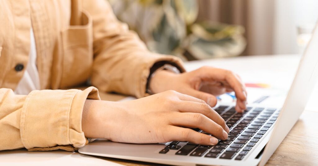 在宅副業に向いている人と向いていない人の違いを示すイラストや図解のイメージ