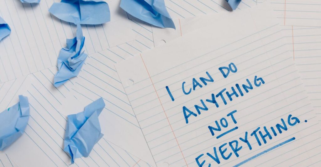 継続できない原因となる5つの落とし穴を示すイラスト。曖昧な目標、高すぎる理想、完璧主義、結果焦り、環境の問題が描かれている。