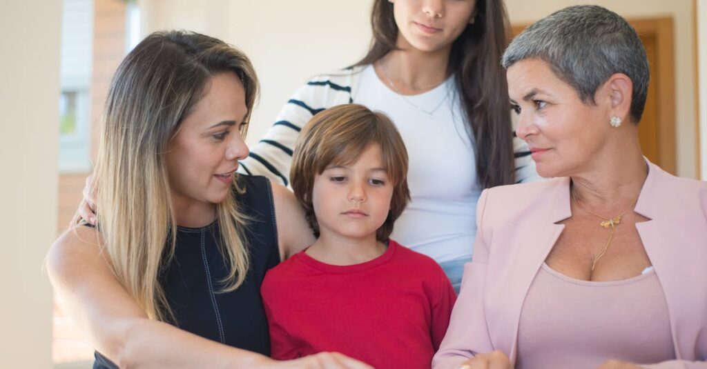 会社を辞めたい気持ちを家族と共有し、理解を得ようとしている40代男性のイメージ