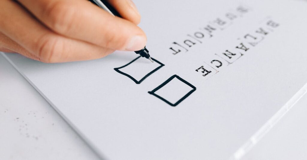 会社を辞める前に必要な準備やチェック項目を確認する人の姿